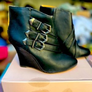 Shoe dazzle Black Chelsee Bootie Size 9.5